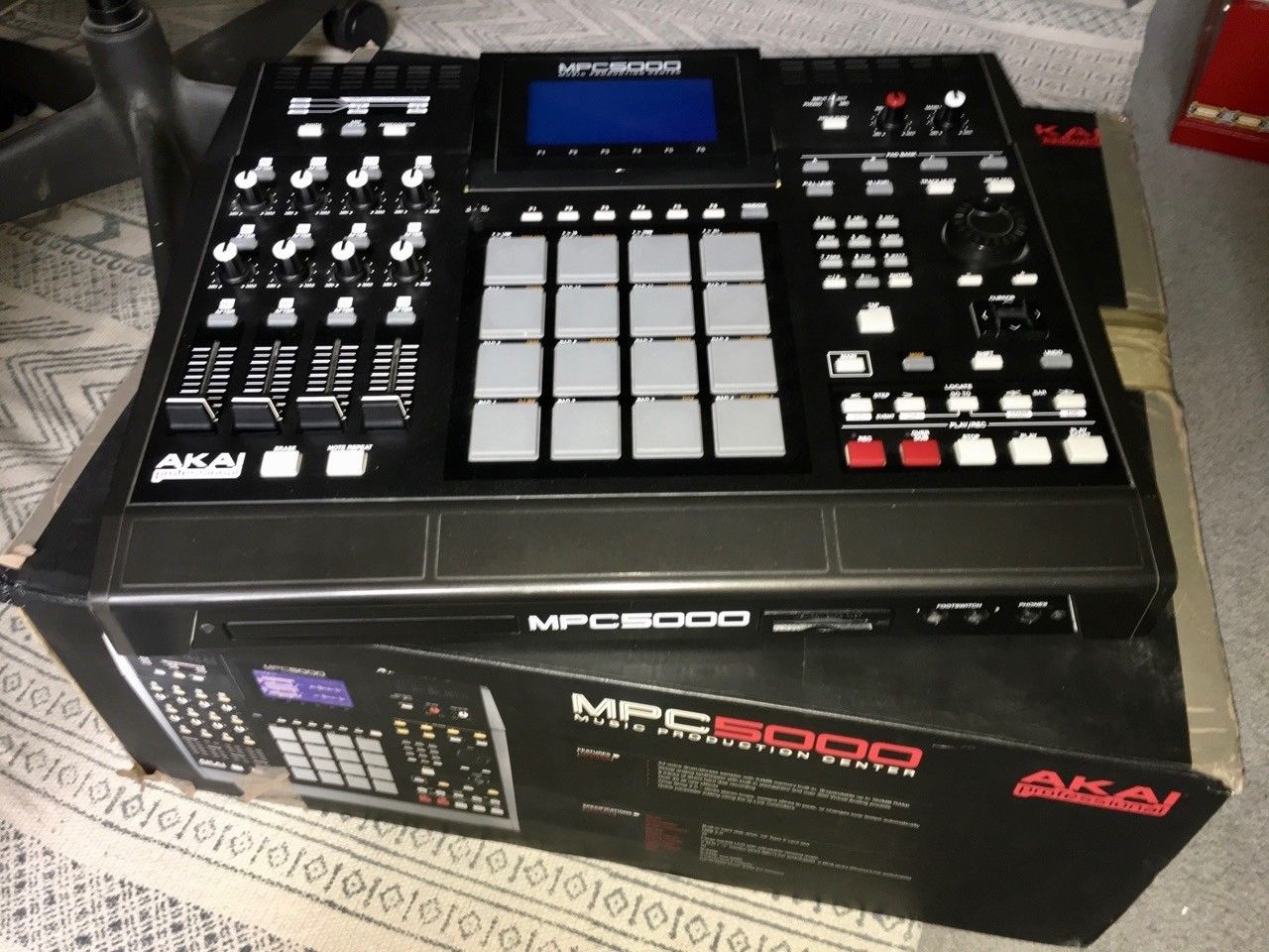 The classic flagship Akai MPC 5000 sampler and synthesizer. 